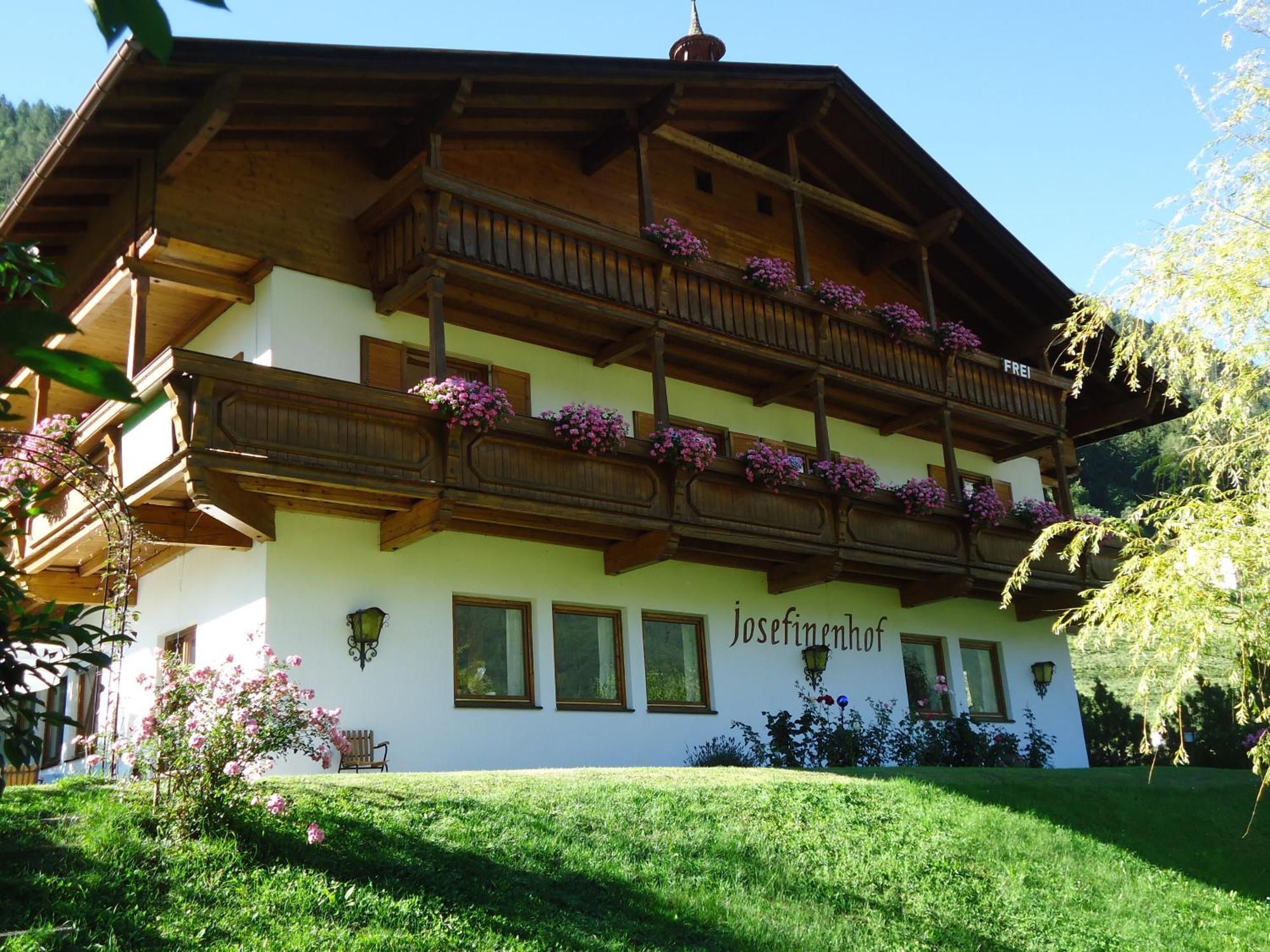 Josefinenhof Hotel Neustift im Stubaital Exterior photo